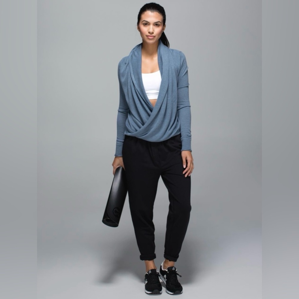 Lululemon Iconic Wrap. - Picture 2 of 16